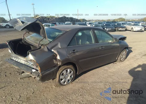 2004 Toyota Camry Le z USA, uszkodzony, nr VIN 4T1BE32K84U846039